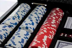 Poker-Set im Koffer — Pokerchips (mehrfarbig), 2 Kartendecks, Big/Small Blind-Marker - Bild 5