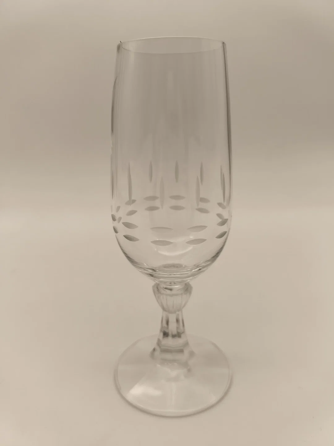 4 geschliffene Sektgläser, retro, Vintage - Bild 1