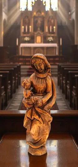 Madonna mit Kind – Holzskulptur, handgeschnitzt, natur, ca. 33,5 cm - Bild 1