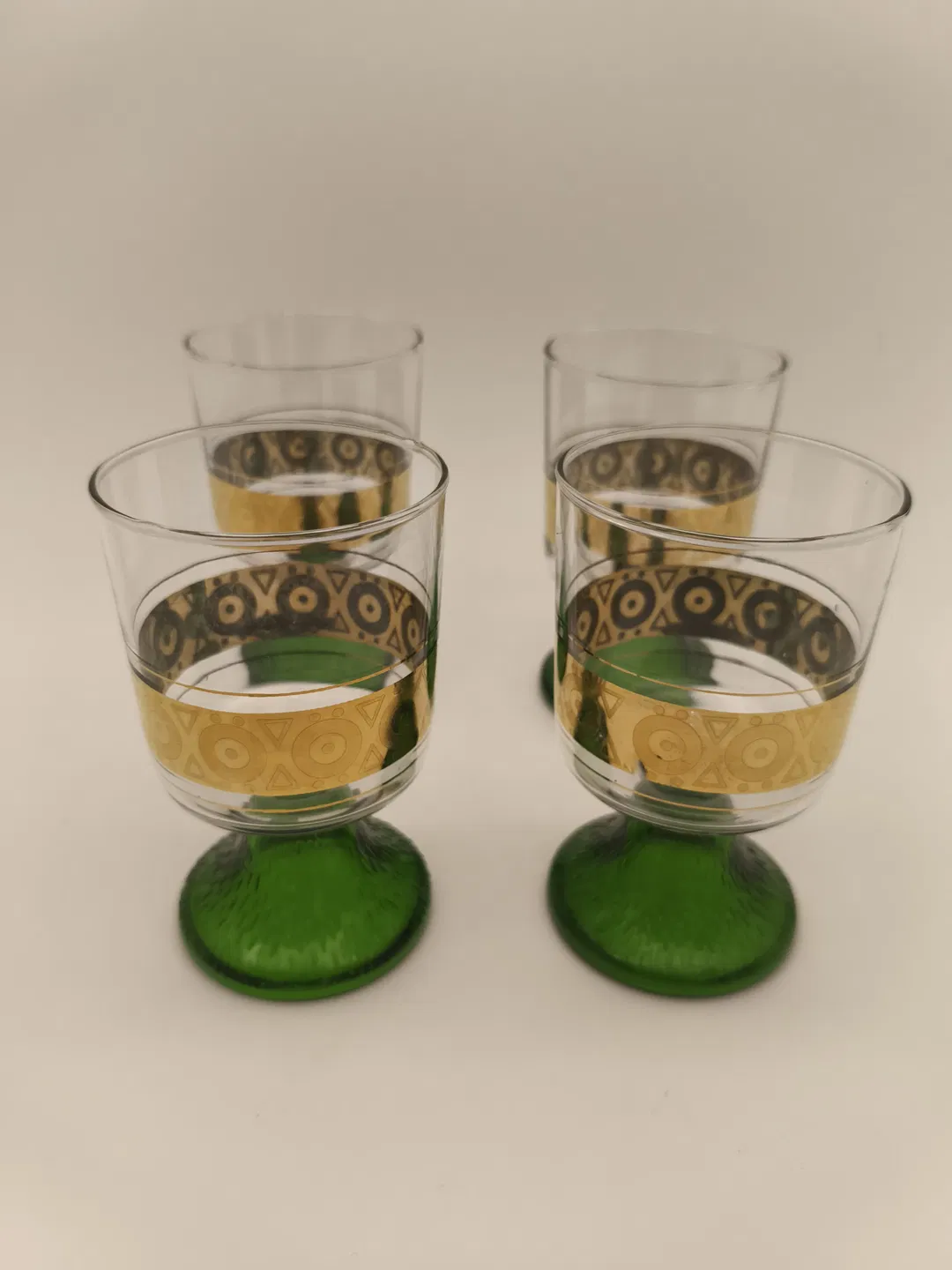 4 Römer Gläser - mit goldenem Gürtel und grünem Fuß - Bild 4