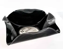 Schale aus einer echten Vinylschallplatte Modell 