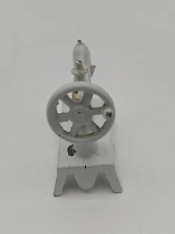 Puppenhaus Zubehör: Miniatur Metall Singer Nähmaschine | Sammlerstück mit Charakterspur – Vorschau 3