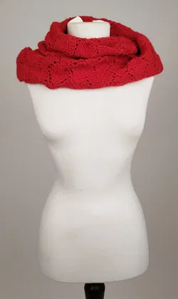 Roter Infinity-Schal, gehäkelt - ca. 120cm lang - Bild 2