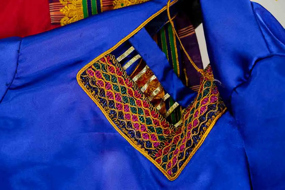 Thailändischer Sari / Thai Sarong | Traditionelle Tracht | Rot & Blau mit Goldstickerei | 2-teilig – Bild 3
