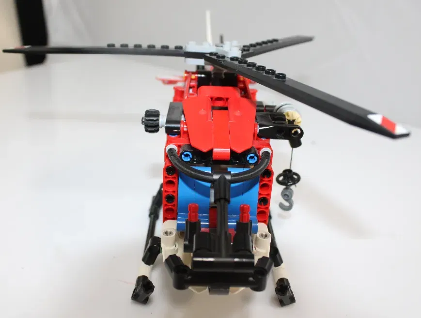 LEGO Technic Rettungshubschrauber - Bild 4