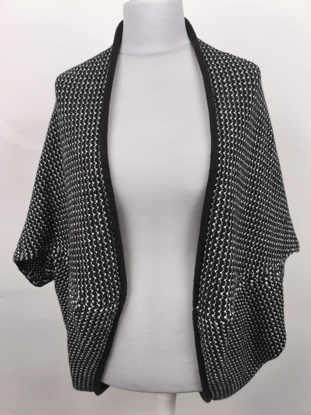 Opus, Poncho – Bild 1