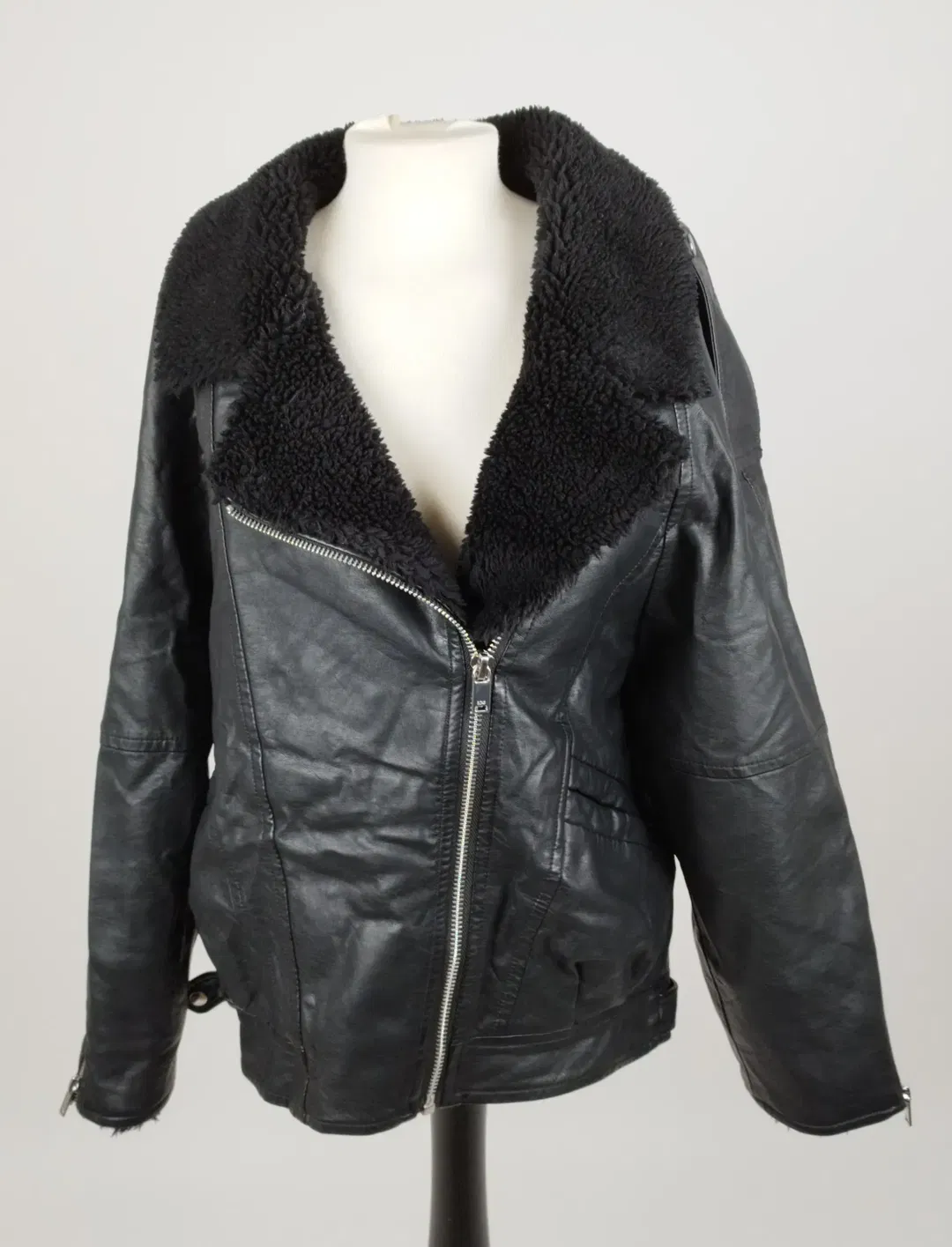 EDC Kunstpelz Jacke - Gr. S / 100% Viskose, Futter 100% Polyester - Bild 1