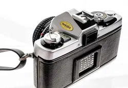 Minolta XG-2 Spiegelreflexkamera mit Objektiv 1:2/45 mm und diversem Zubehör - Bild 4