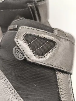 Olivgrüne Mädchenschuhe 