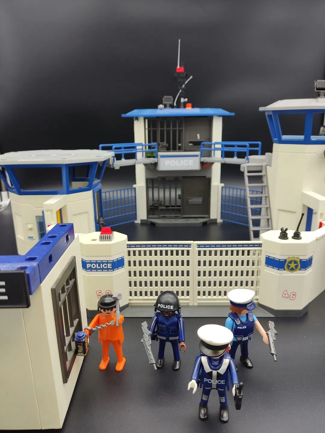Playmobil Polizei-Kommandozentrale mit Gefängnis 6872 - Bild 4