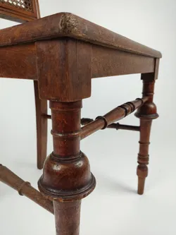 Antiker Holzsessel mit gedrechselten Füßen & Rattangeflecht - Bild 5