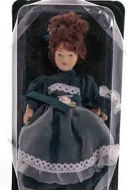  DE AGOSTINI Sammlerpuppe / Porzellanpuppe, Höhe 15cm - Bild 2