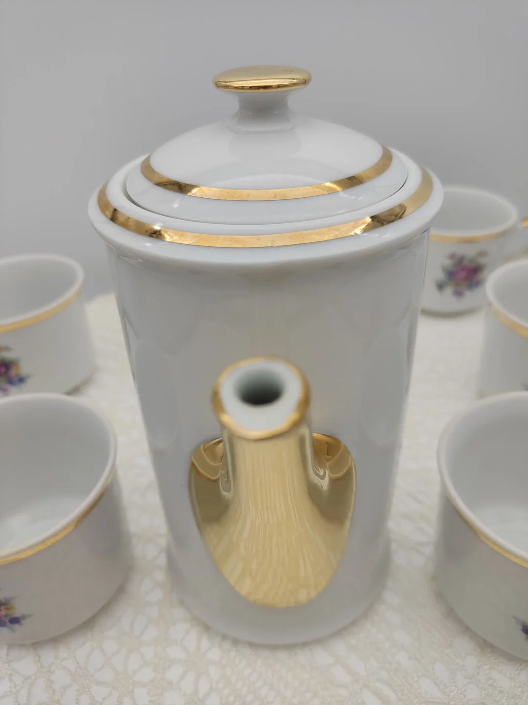 Porzellan-Teeservice mit Kanne & Milchkännchen, Goldrand | Vintage-Charme – Bild 12