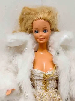 Vintage Barbie-Puppe mit weißem Pelzmantel und Spitzenkleid ca 30 cm