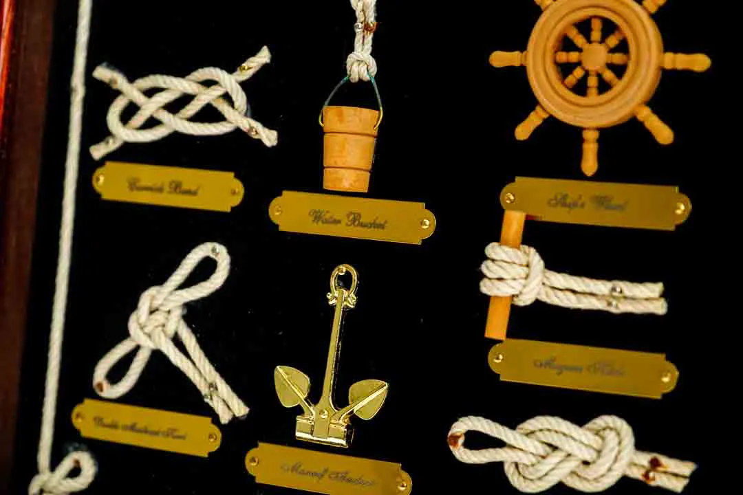 Maritimes Knoten- & Seemannsknoten-Schaukasten | Nautische Wanddeko | Holzrahmen & Messing | Lehrtafel – Bild 3