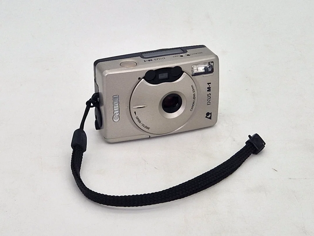 Canon IXUS M-1 Analoge Compact APS Kamera - Silber (Ungeprüft / Ersatzteil) – Bild 1