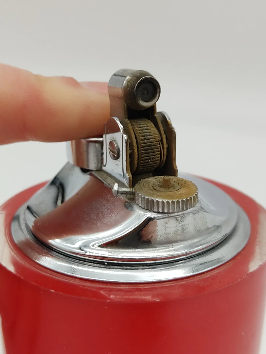 rotes Tischfeuerzeug – Bild 2