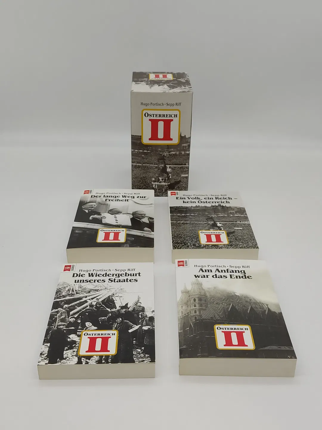 Österreich II. 4 Bände (Bd.1: Am Anfang war das Ende, Bd.2: Die Wiedergeburt unseres Staates, Bd.3: Ein Volk, ein Reich - kein Österreich, Bd.4: Der lange Weg zurück)-  Sepp Riff, Hugo, Portisch - Bild 1
