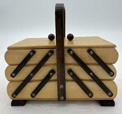 Vintage-Nähkästchen aus Holz - Bild 1