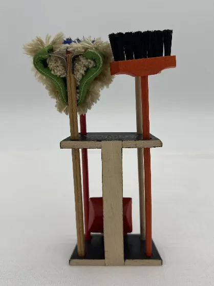 Vintage Miniatur- Besenständer für Puppenstuben – Bild 3