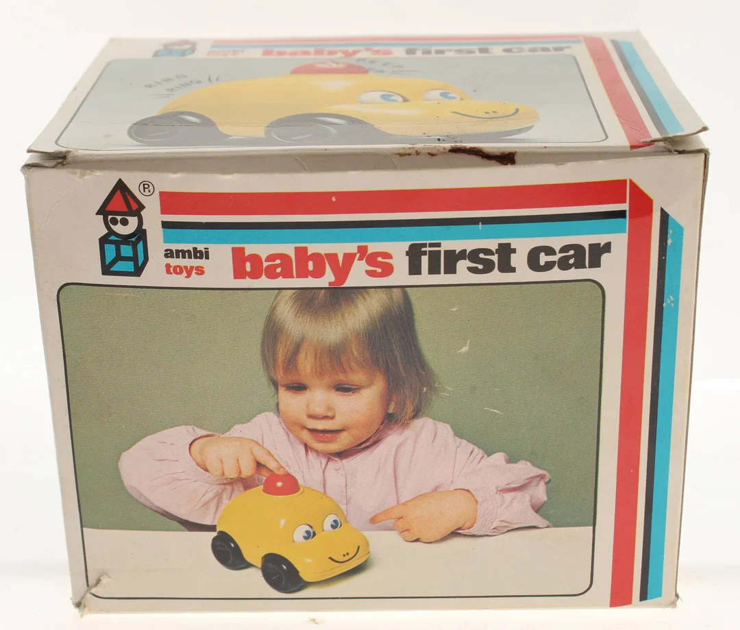 Ambi Toys „Baby’s First Car“ – Gelbes Babyauto mit Klingelfunktion – Vintage – Bild 3