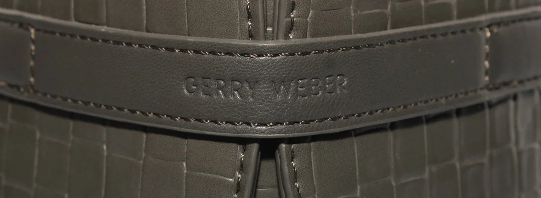 GERRY WEBER Handtasche grau – Kroko-Optik – Umhängetasche mit Schulterriemen – Bild 2
