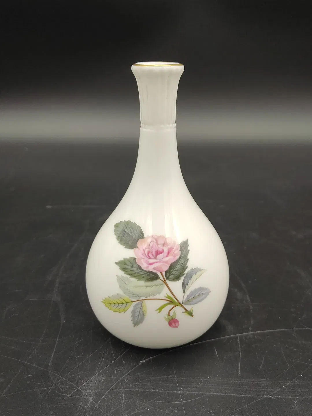 Kleine Blumenvase der Marke Wedgwood 