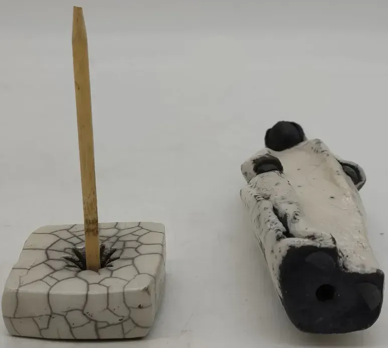Kunst- Skulptur Flüchtlingsmädchen Minimalistisch im Raku Still – Bild 5