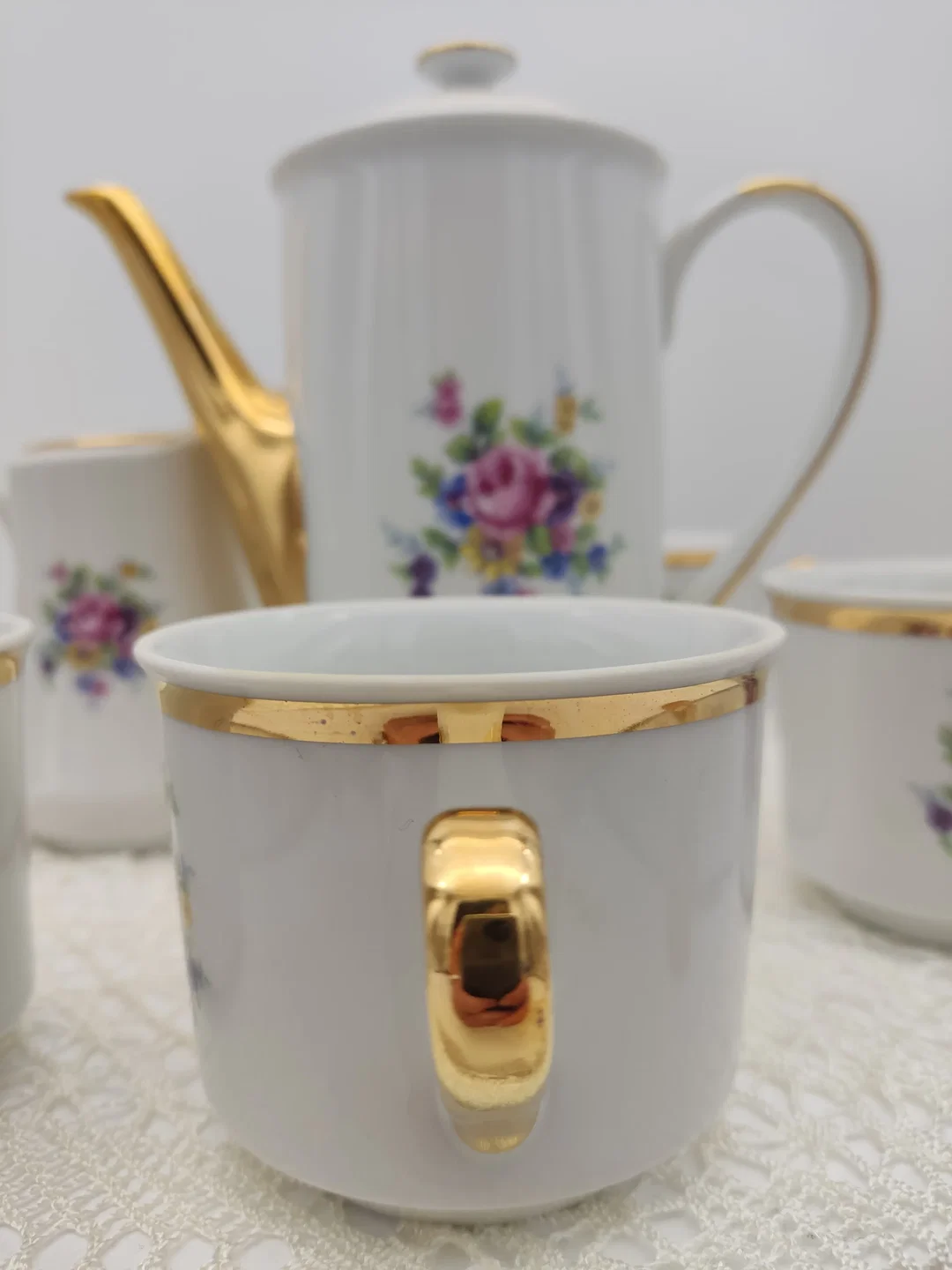  Porzellan-Teeservice mit Kanne & Milchkännchen, Goldrand | Vintage-Charme – Bild 6