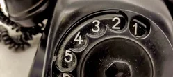 Vintage Bakelit Telefon Wählscheibe – Deko Requisite Tischfernsprecher - Bild 3