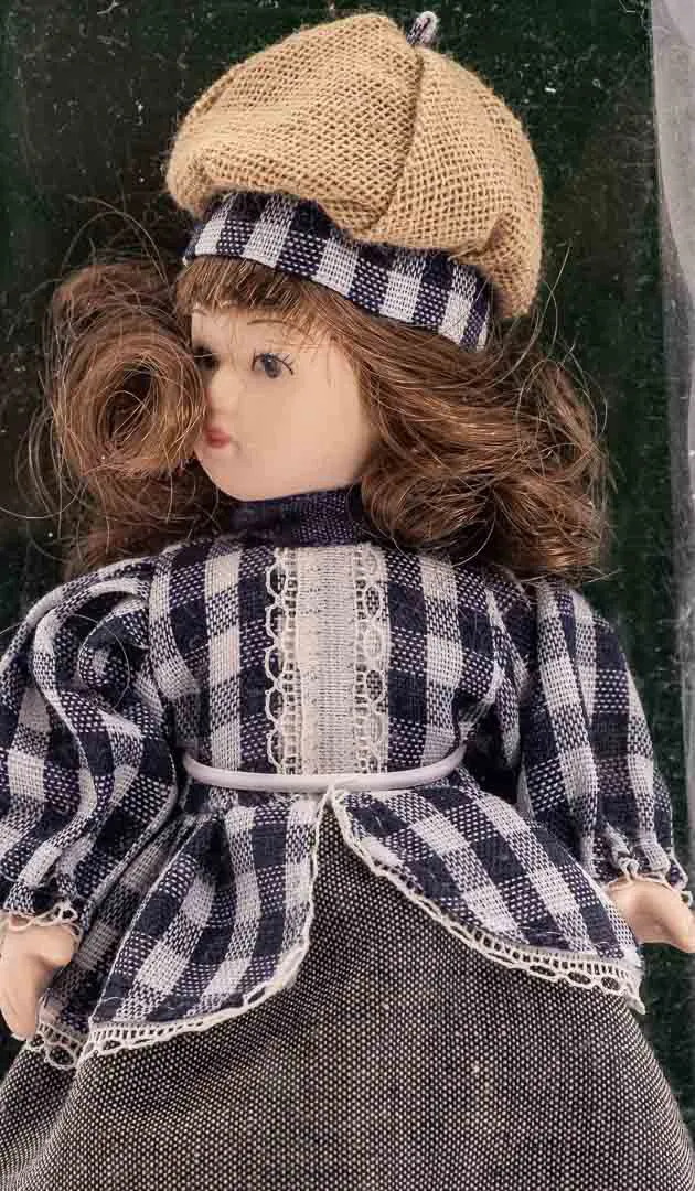 DE AGOSTINI Sammlerpuppe / Porzellanpuppe, Höhe 15cm – Bild 3
