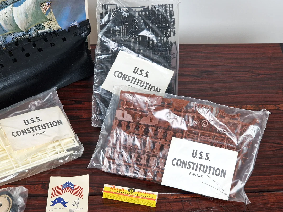 Vintage Revell U.S.S. Constitution "Old Ironsides" Modellbausatz (H-398) - 1970er Originalausgabe, Ungebaut in OVP (Segel teils beschädigt) – Bild 12