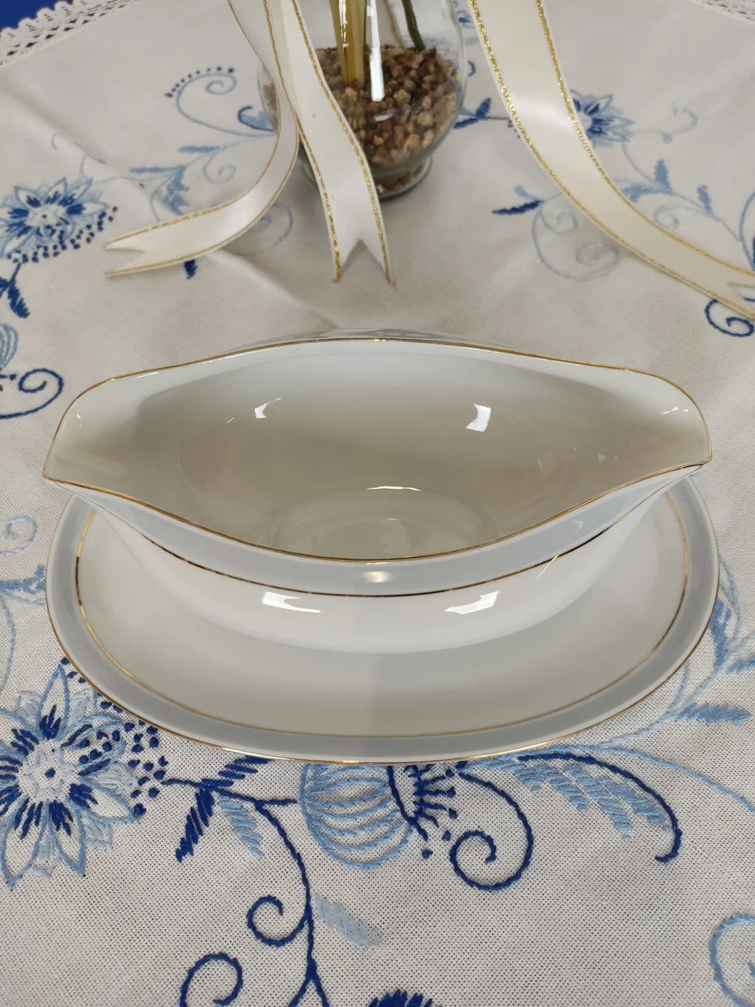 Porzellan-Sauciere KPM Krister mit Goldrand | Vintage-Schatz – Bild 4