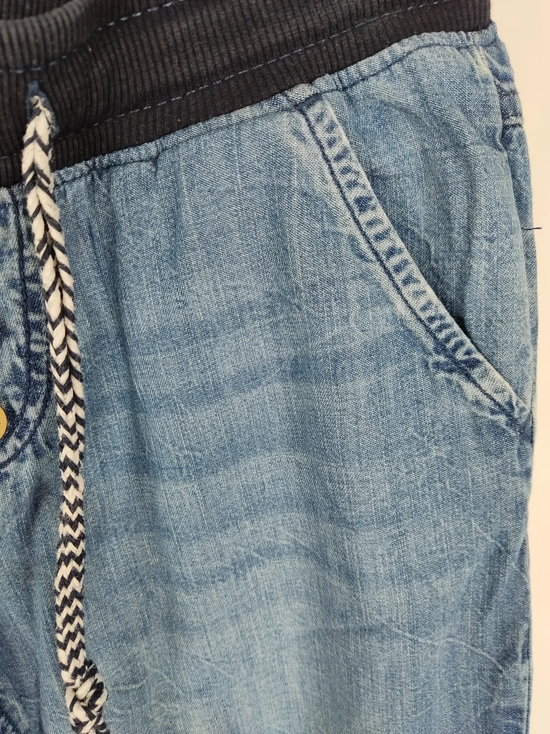 Jeans "uset optik", knielang mit Gummizugbund, blau mit Taschen, Größe 164 (geschätzt) – Bild 3