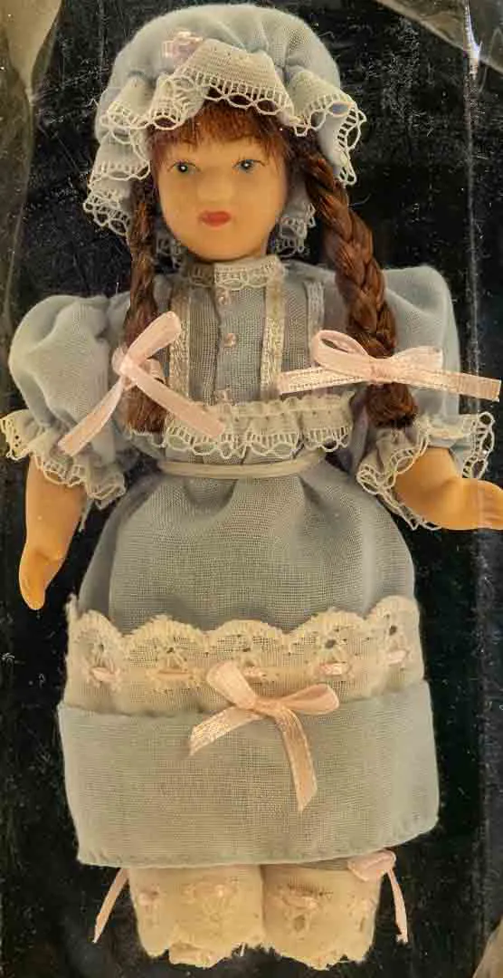 DE AGOSTINI Sammlerpuppe / Porzellanpuppe, Höhe 15cm – Bild 2