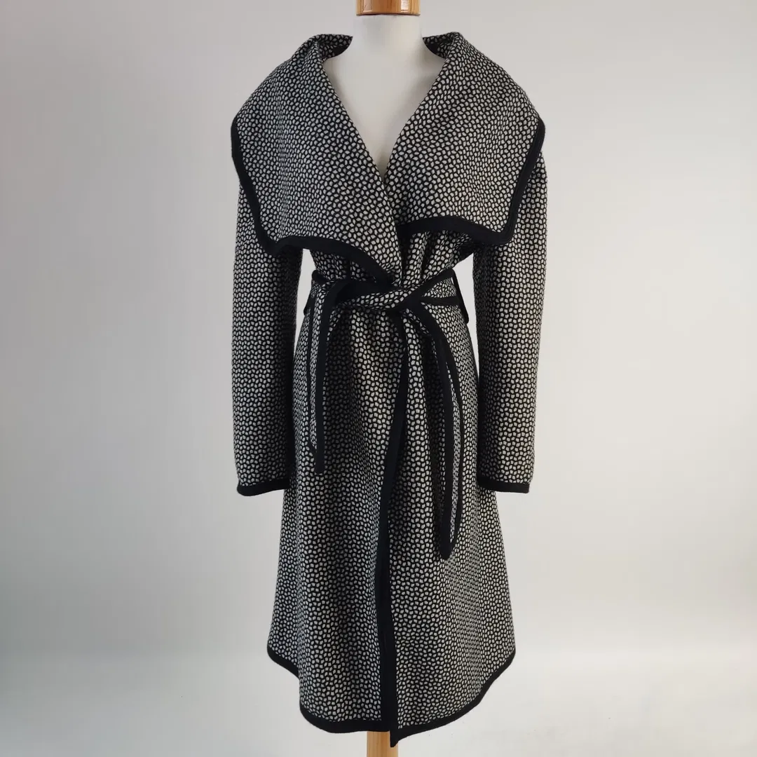 Schwarz, weißer  Damenmantel - 42 - Bild 4