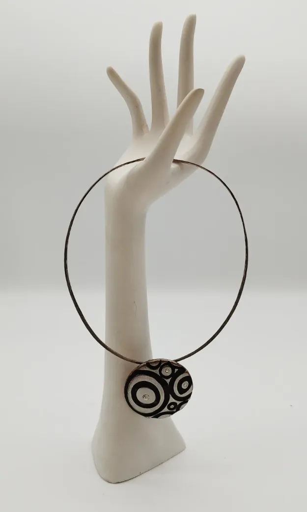Modische Metall-Halskette mit Kreis-Bemusterung & Steinen - ca. 42cm - Bild 1