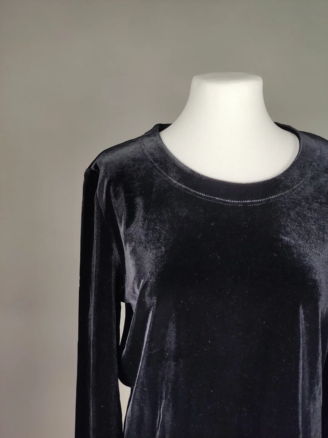 Damen Langarmshirt Schwarz in Samtoptik - XL / 42 – Bild 3