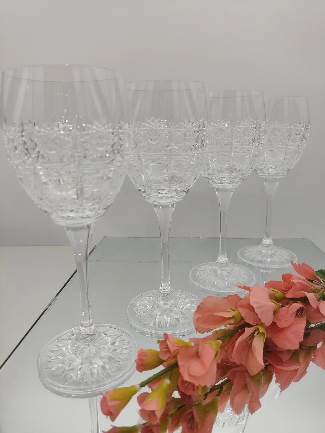 Kristall-Weingläser 4er-Set mit Schliffmuster | Tschechischer Vintage-Schatz – Bild 2