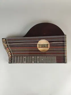 Zither von Anton Kiendl mit Koffer von Volkshilfe Wien