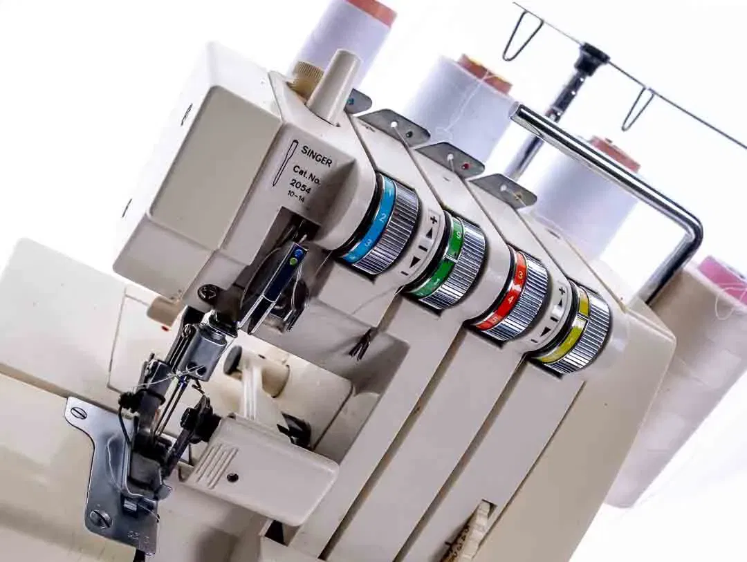 SINGER Ultralock 300 4-Faden Overlock Nähmaschine - Bild 4