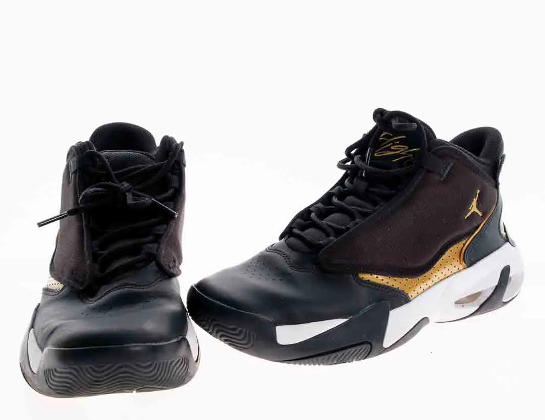 NIKE Jordan Max Aura 4 Kinderschuh in schwarz-weiß-gold, Größe 39 – Bild 2