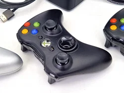 Microsoft Xbox 360 S Set - Xbox 360 Slim Konsole mit 3 Controllern, Chatpad und Zubehör - Bild 7
