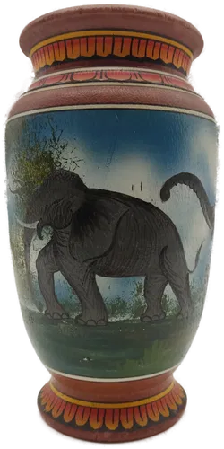 Dekorative Vase aus Terrakotta oder Ton, die im Stil eines Kunsthandwerks bemalt ist.  - Bild 1