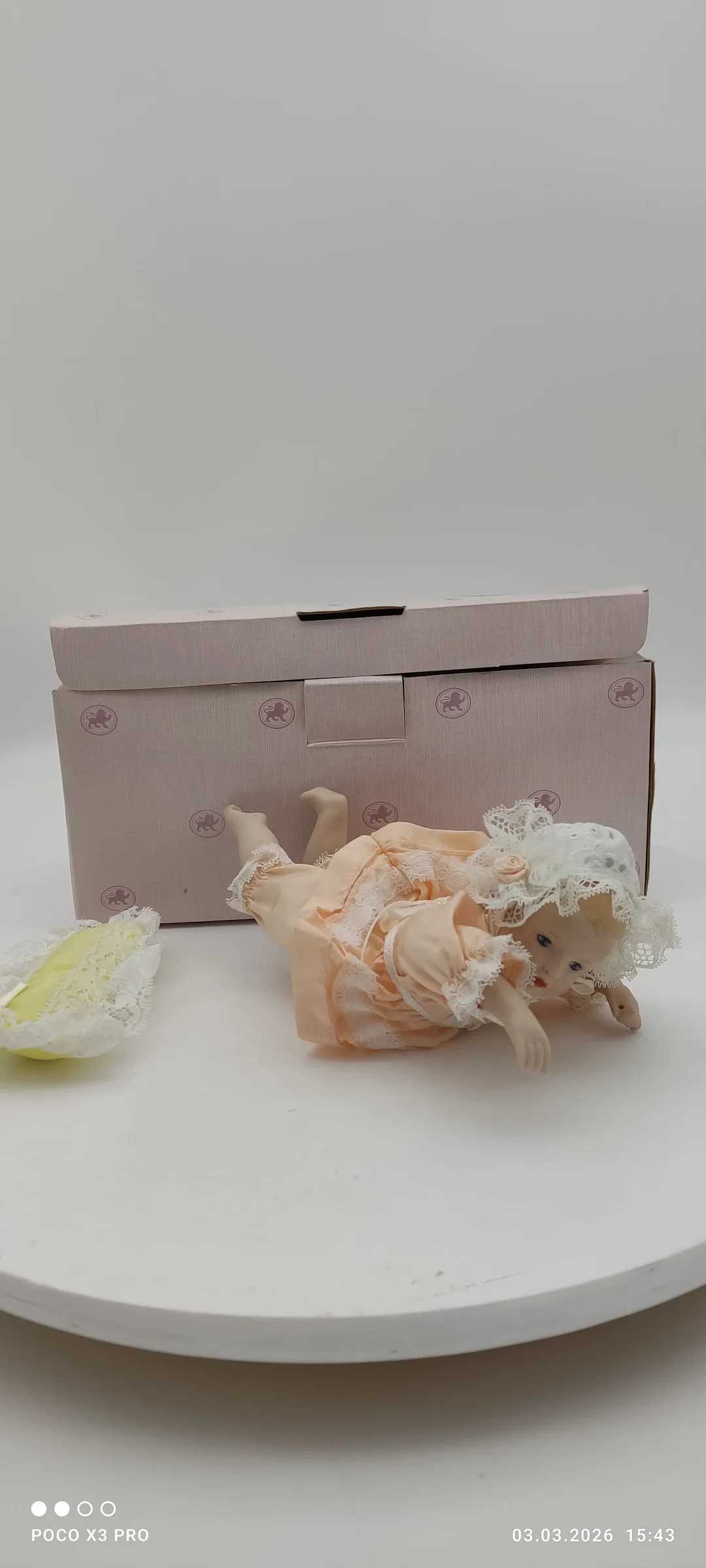 Ashton Drake Porzellanpuppe 'Heather' | Sammlerstück – Bild 8