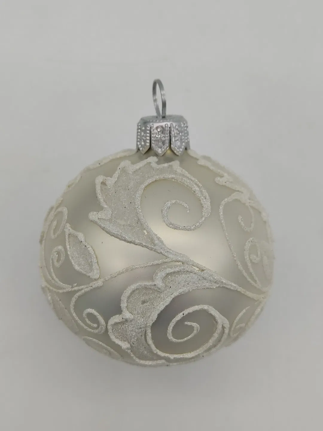 12 Stk. weiße Weihnachtskugeln (mundgeblasen + handbemalt) - Bild 1