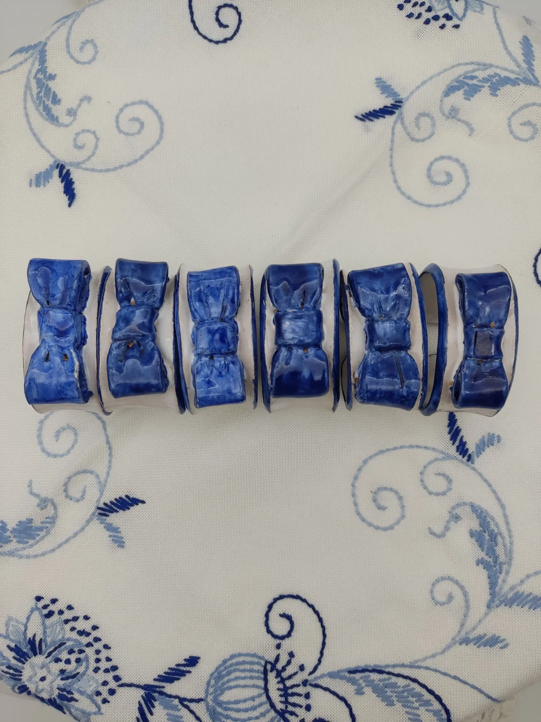 Keramik-Serviettenring mit Schleife 6er-Set | Blau-Weiß Design – Bild 10