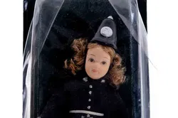  DE AGOSTINI Sammlerpuppe / Porzellanpuppe, Höhe 15cm - Bild 2