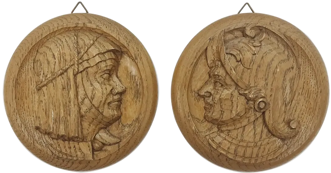 Geschnitztes Relief-Paar / Wanddekoration mit mittelalterlichem Motiv aus Holz in braun - Bild 4