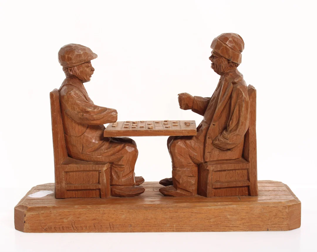 Handgeschnitzte Holzfigur – 2 Männer beim Brettspiel, ca. 26 x 10 x 18,5 cm – Bild 3